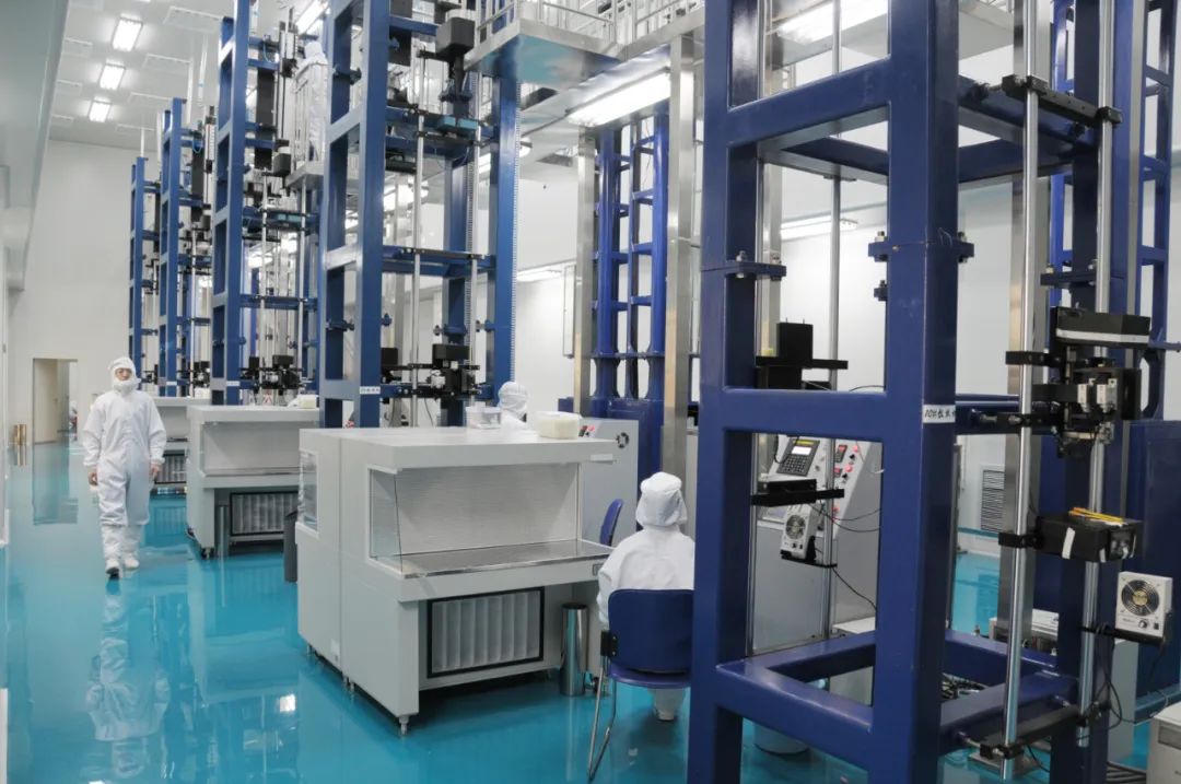 6372250280157600314083228